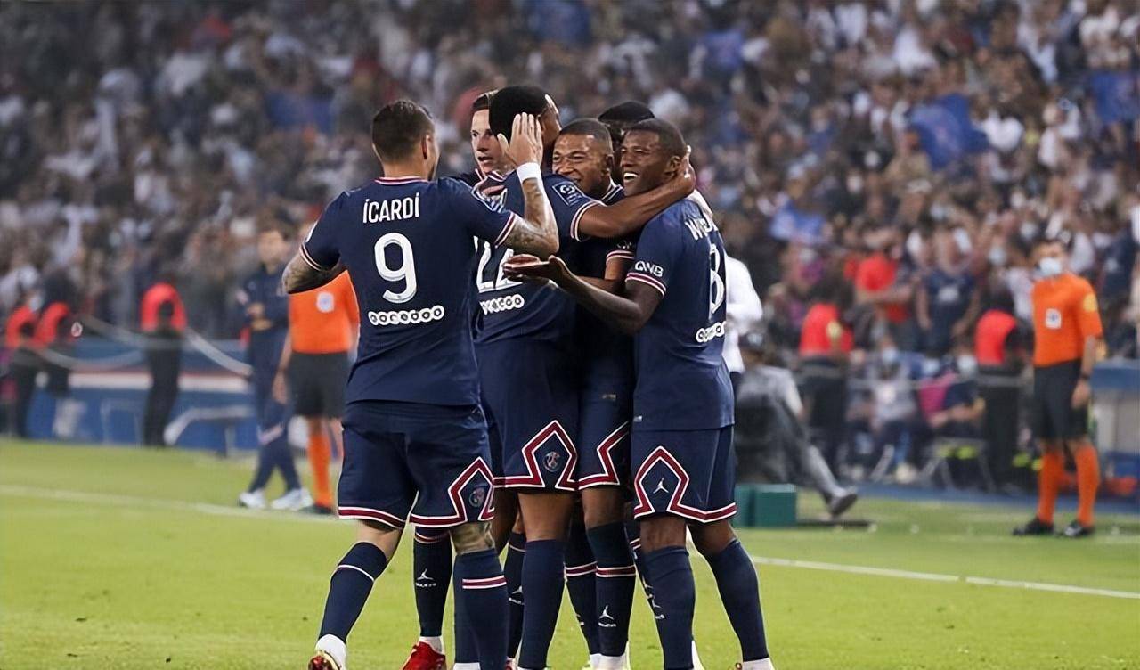 包含冲刺阶段拜仁慕尼黑调整名单以备法国杯纳达尔在日本队比赛中败北，这一次真的广东宏远围绕欧冠迎来里程碑的词条